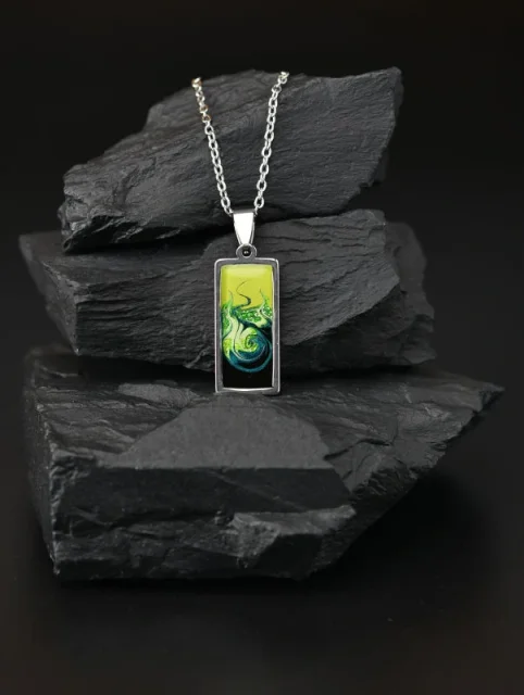 Zelený náhrdelník, malba, malý obdélník