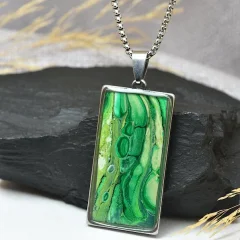 Zelený náhrdelník, litý akryl, velký obdélník